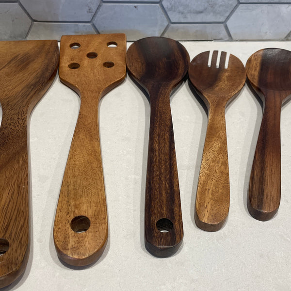 Pros and Cons of Using A Wooden Spoon