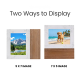 Two display options for photo frames with images of a mountain landscape and a dog on a beach.