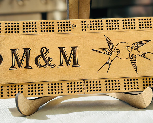 maple stained rectangular cribbage board with a humming bird engraving