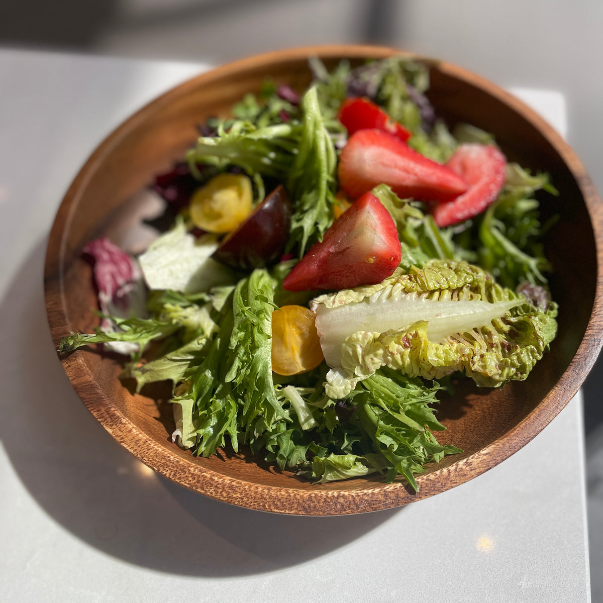 Ensemble de 4 assiettes à pâtes/salade en bois d'acacia, 9 po x 2 po.