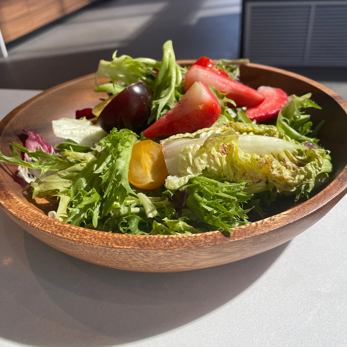 Ensemble de 4 assiettes à pâtes/salade en bois d'acacia, 9 po x 2 po.